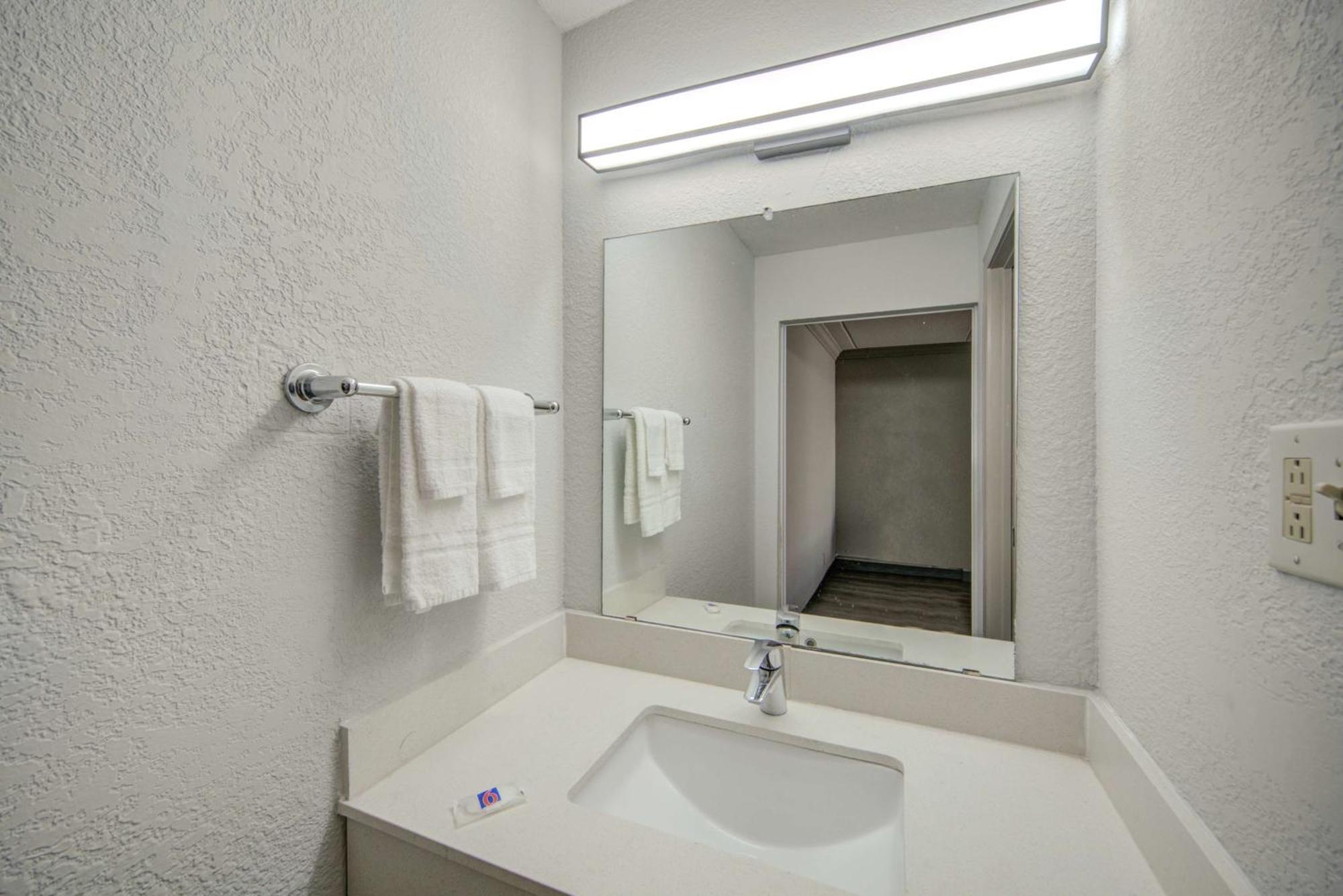 Motel 6 San Antonio, Tx I-35 North Corridor Bagian luar foto