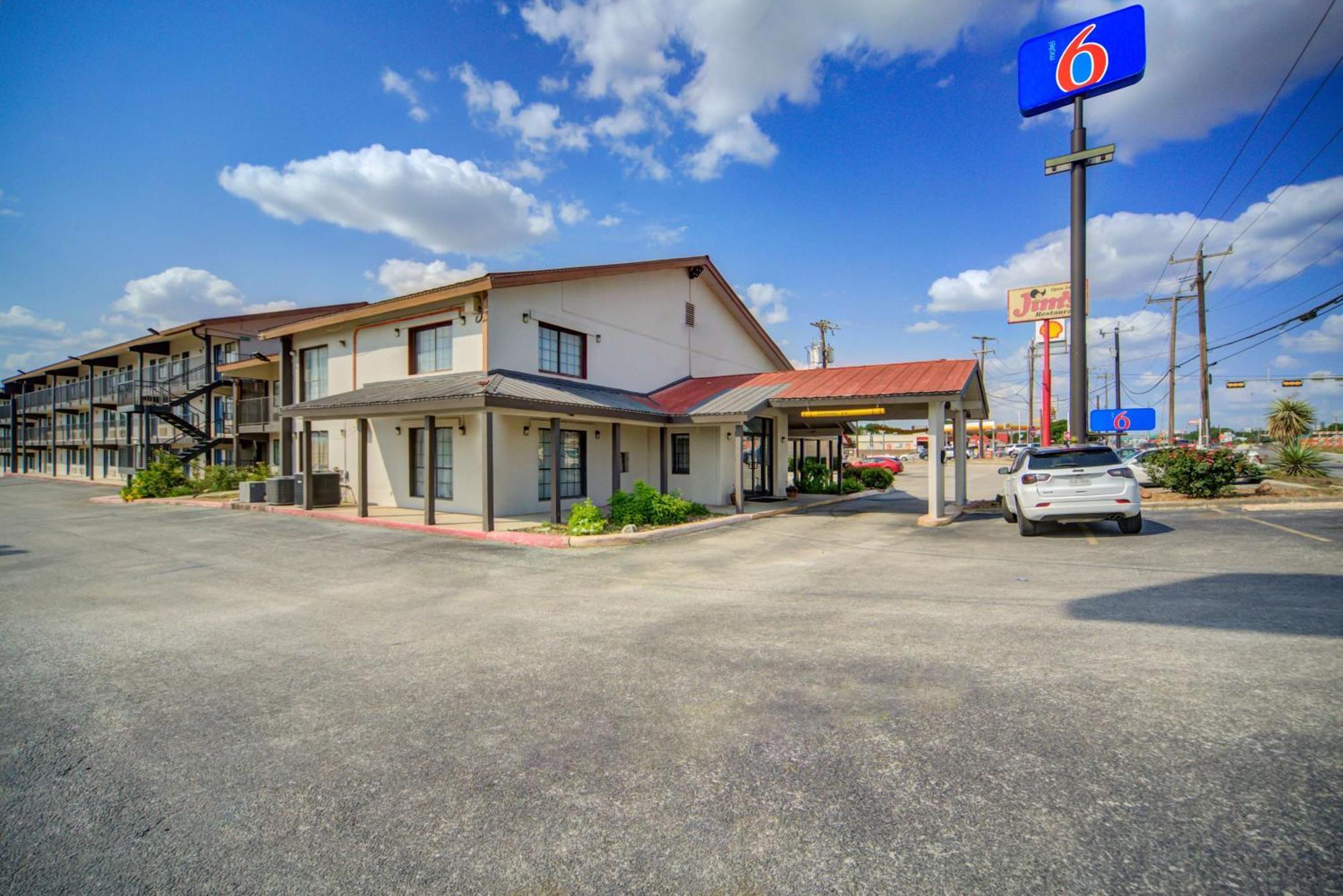 Motel 6 San Antonio, Tx I-35 North Corridor Bagian luar foto